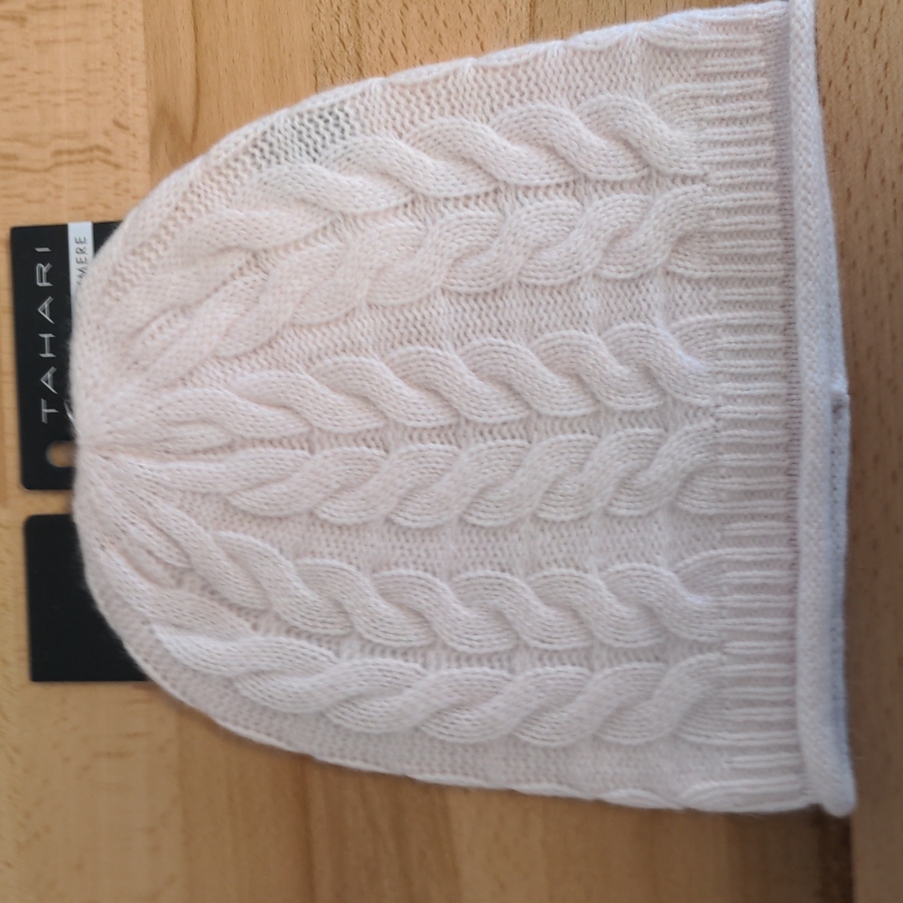 Cashmere Tahari hat pale pink